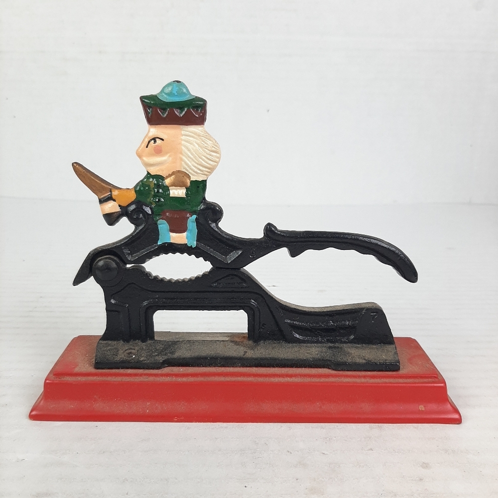 🔥Paul Revere Cast Iron Vintage Nut Cracker Nutcracker Wood Base Doorstop - Picture 2 of 5